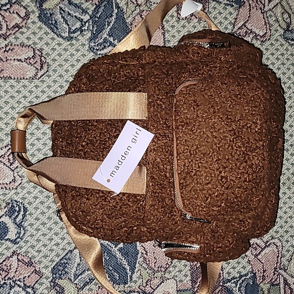 Madden Girl Sherpa Square Backpack Brown seat belt straps new zipper closure - Picture 2 of 9